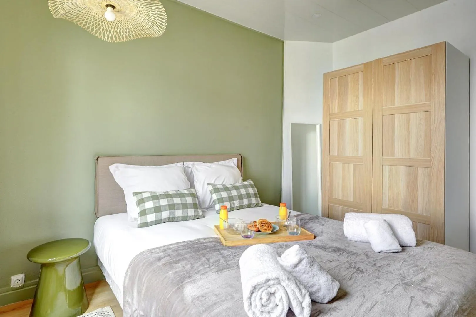 5022 Suite Sandra - Charming Apartment Paris 18Eme 0*,  France