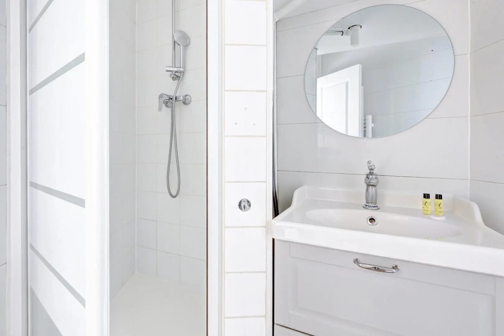 5022 Suite Sandra - Charming Apartment Paris 18Eme Francia